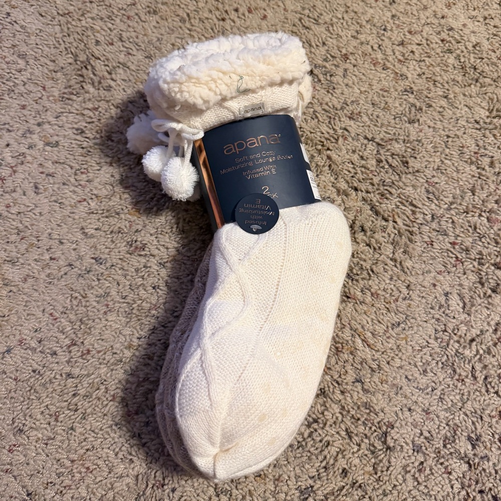 NEW!! 2pk Apana Cream Pom-Pom Sherpa-Lined Cozy Slipper Socks